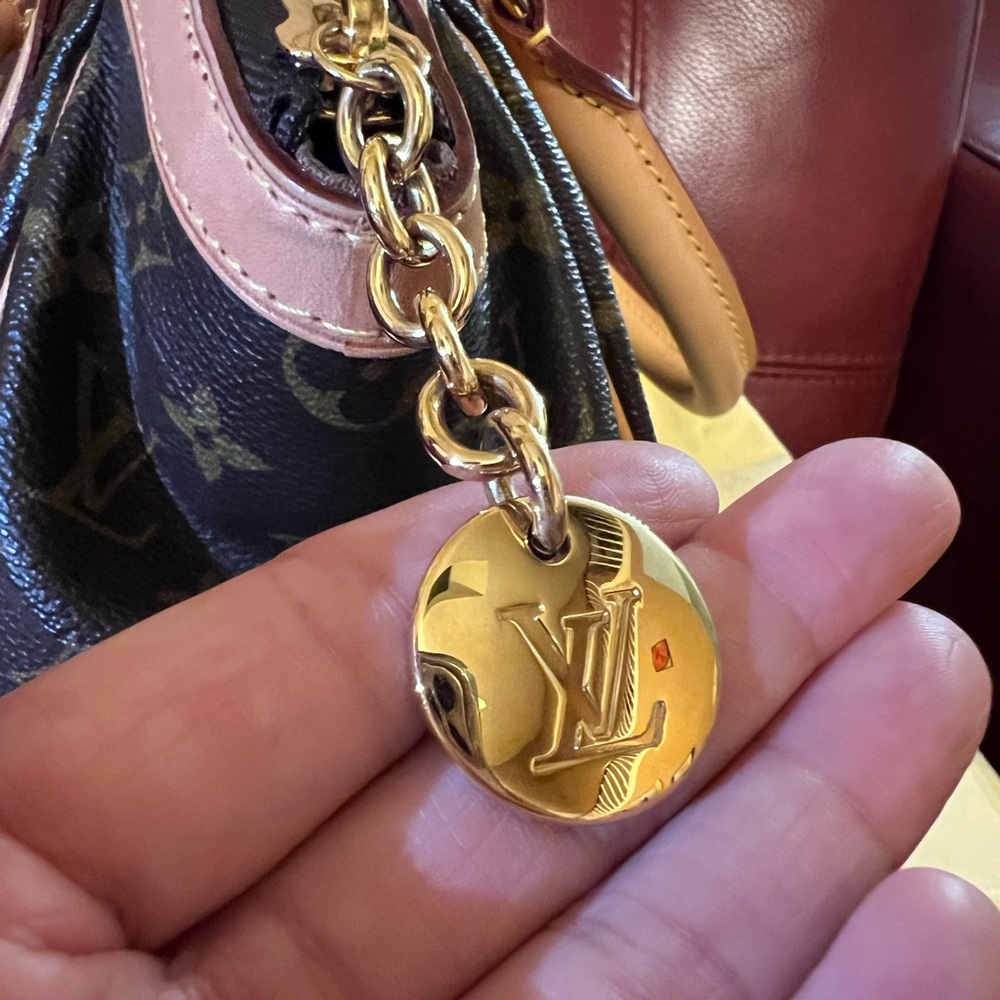 Louis Vuitton Monogram Tivoli PM handbag - Picture 15 of 17